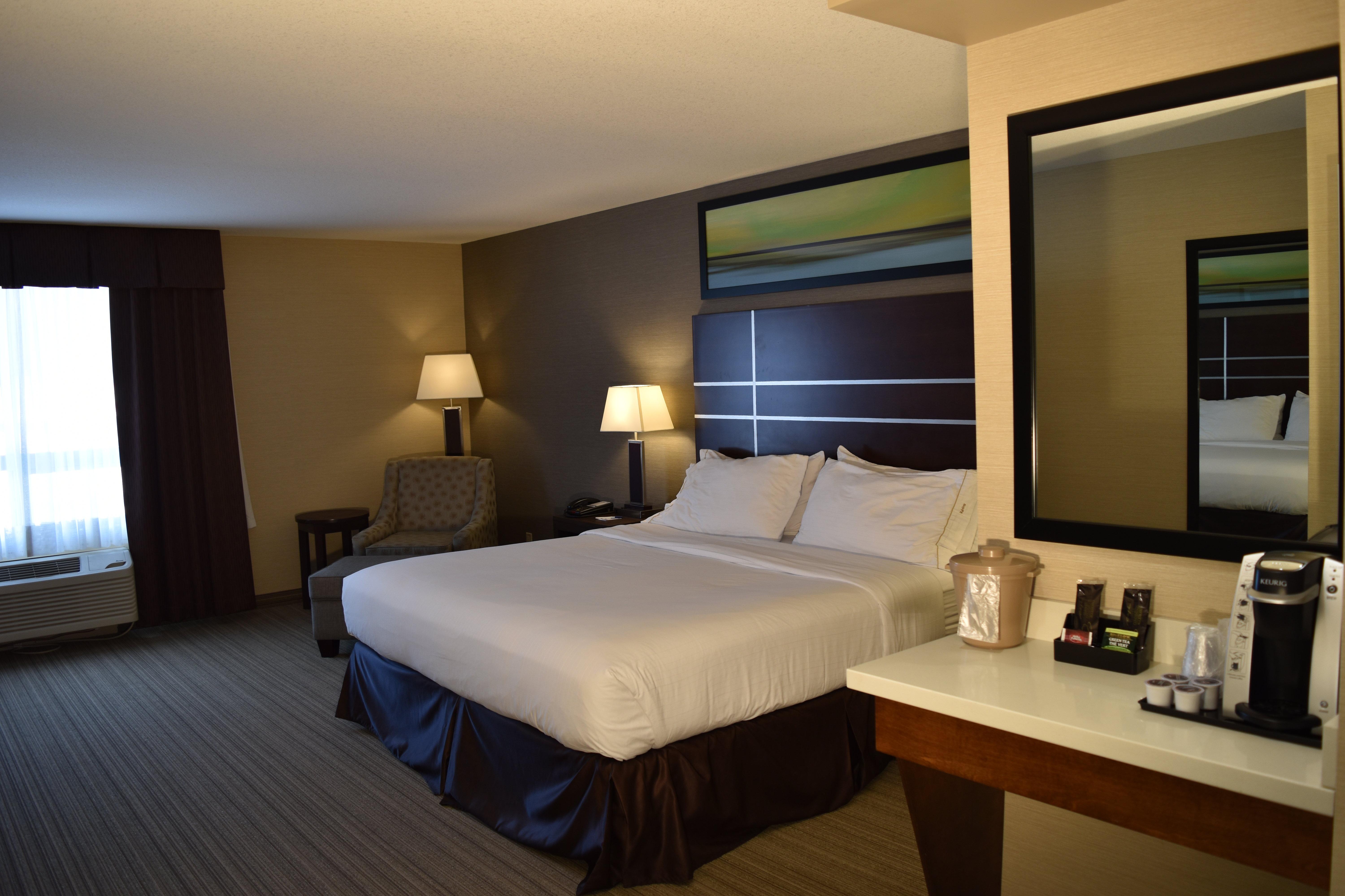 Holiday Inn Express Golden-Kicking Horse By Ihg מראה חיצוני תמונה
