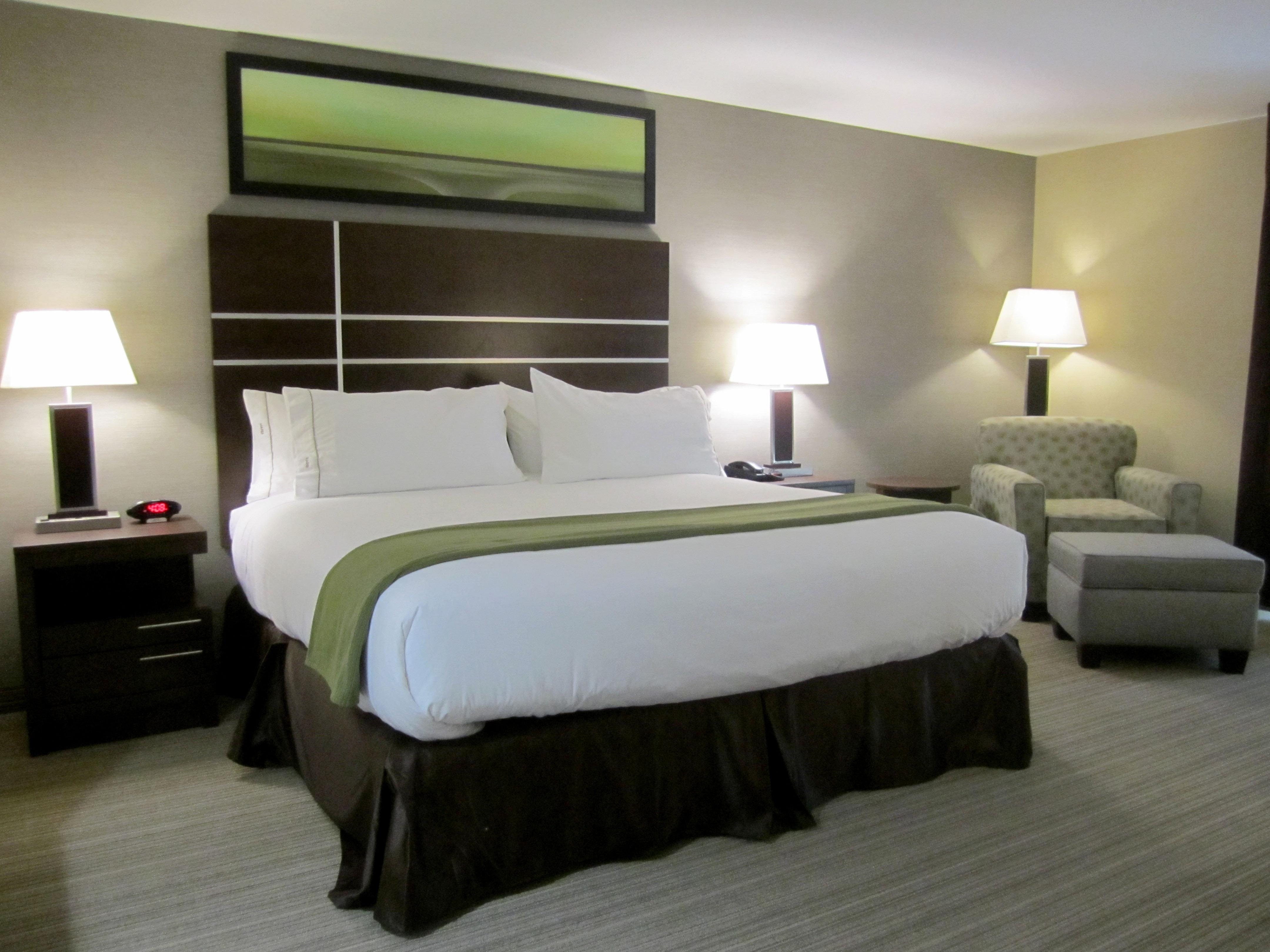 Holiday Inn Express Golden-Kicking Horse By Ihg מראה חיצוני תמונה