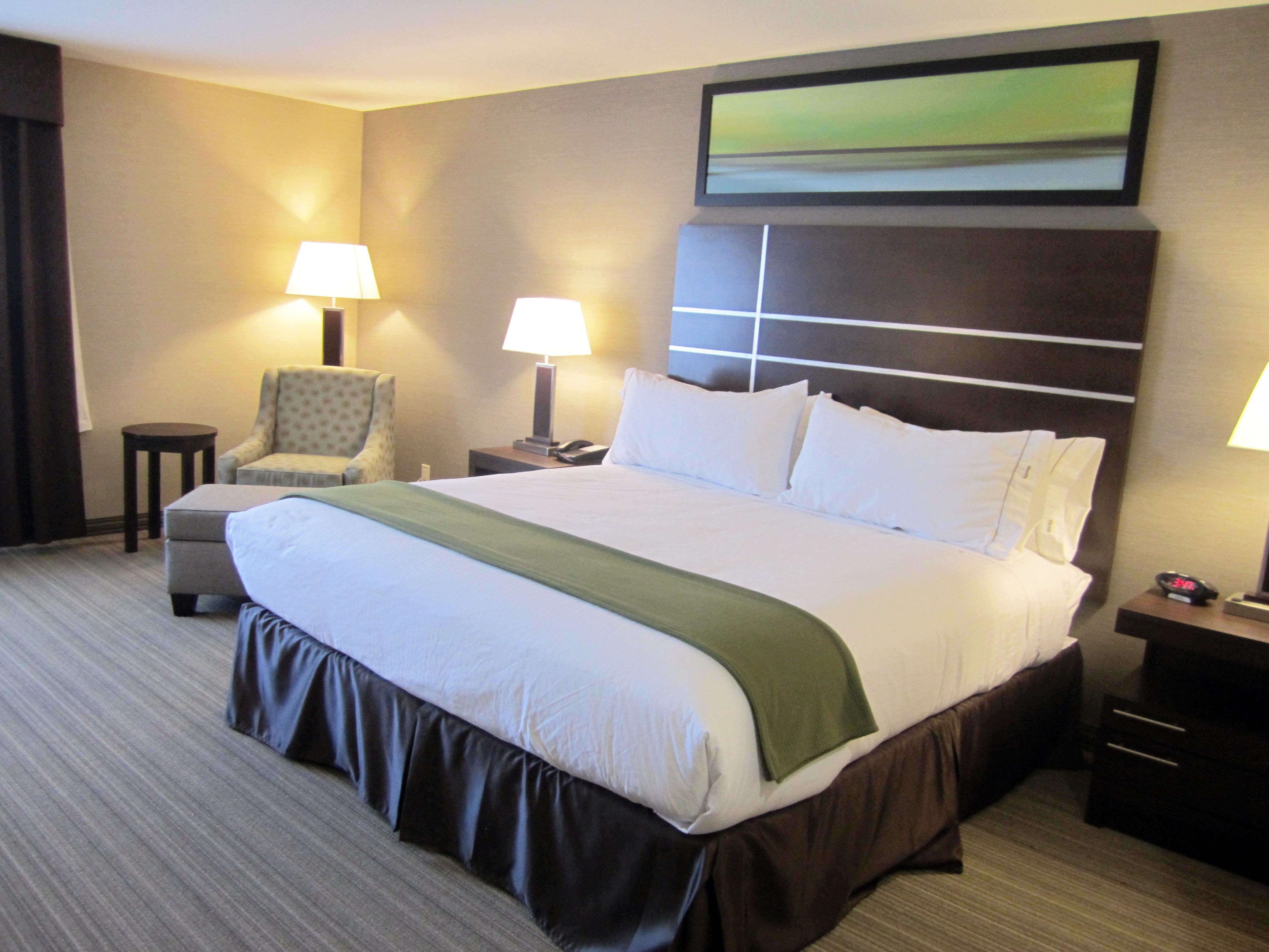 Holiday Inn Express Golden-Kicking Horse By Ihg מראה חיצוני תמונה