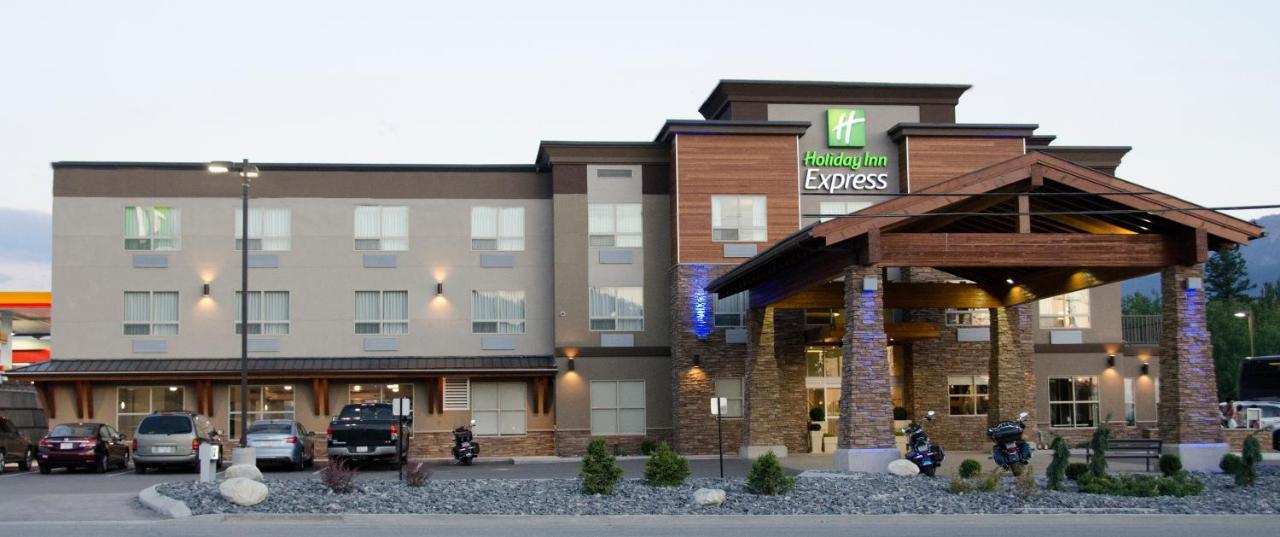 Holiday Inn Express Golden-Kicking Horse By Ihg מראה חיצוני תמונה