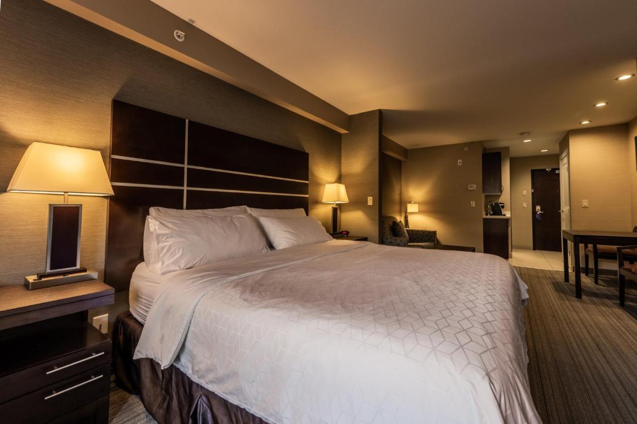 Holiday Inn Express Golden-Kicking Horse By Ihg מראה חיצוני תמונה