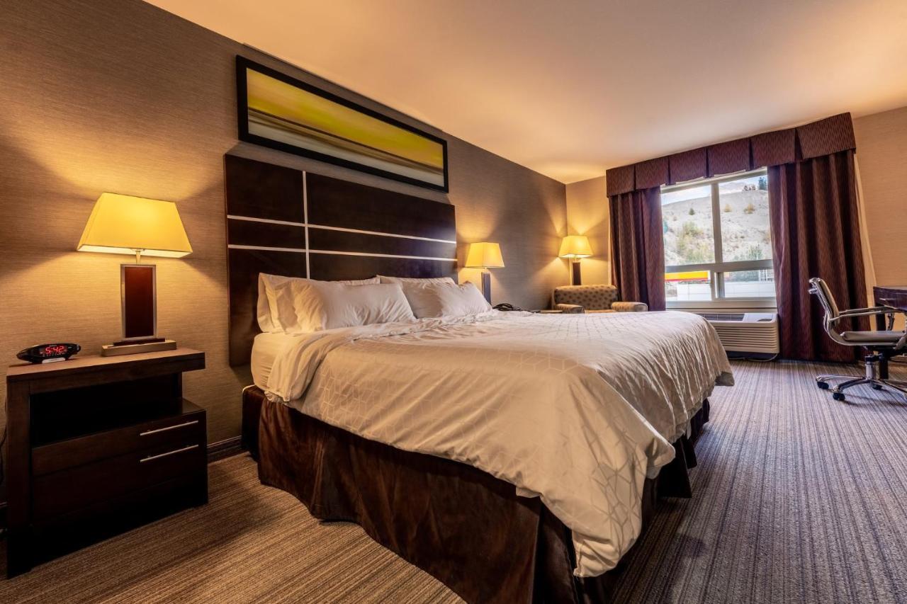 Holiday Inn Express Golden-Kicking Horse By Ihg מראה חיצוני תמונה
