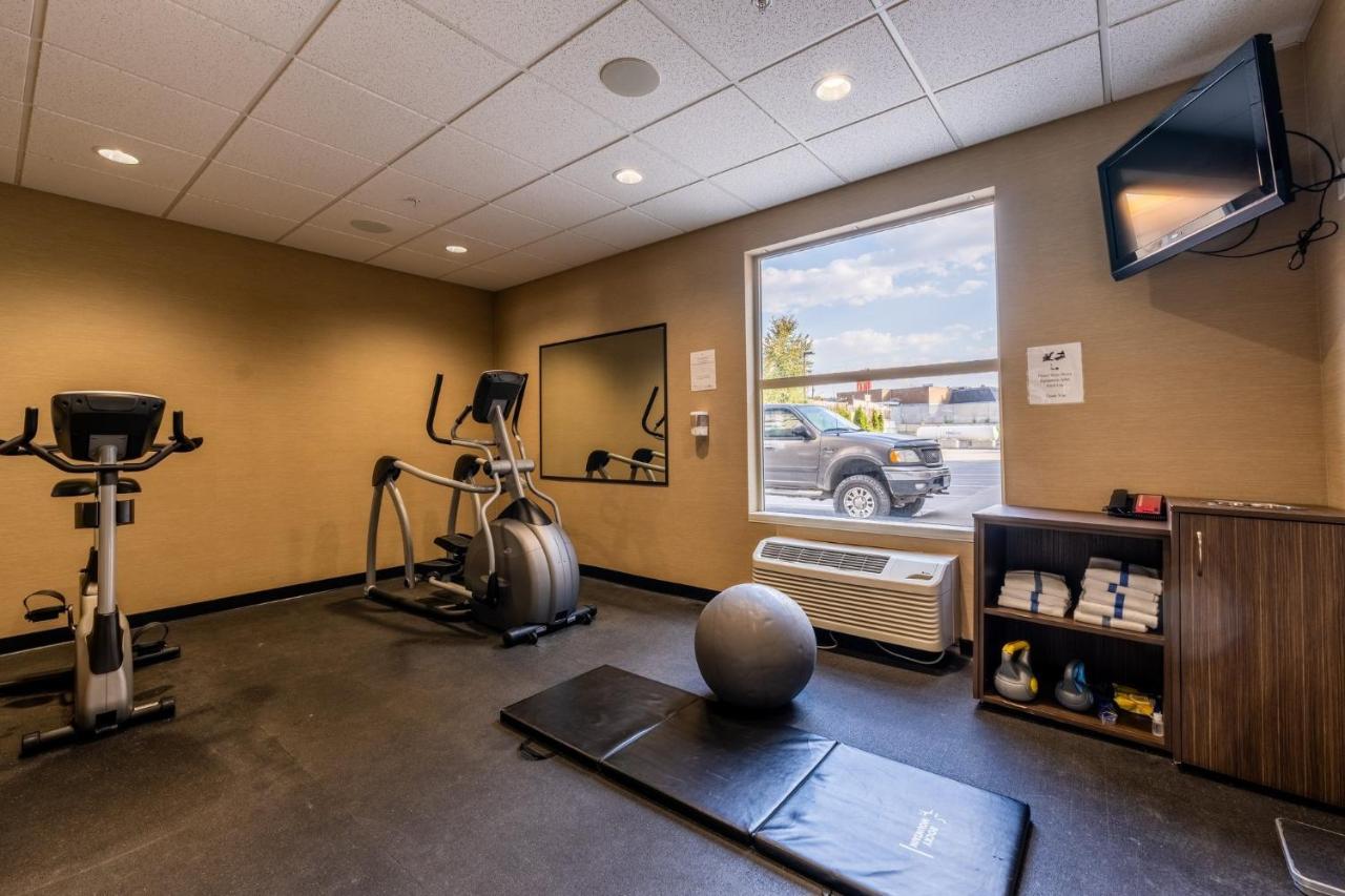Holiday Inn Express Golden-Kicking Horse By Ihg מראה חיצוני תמונה