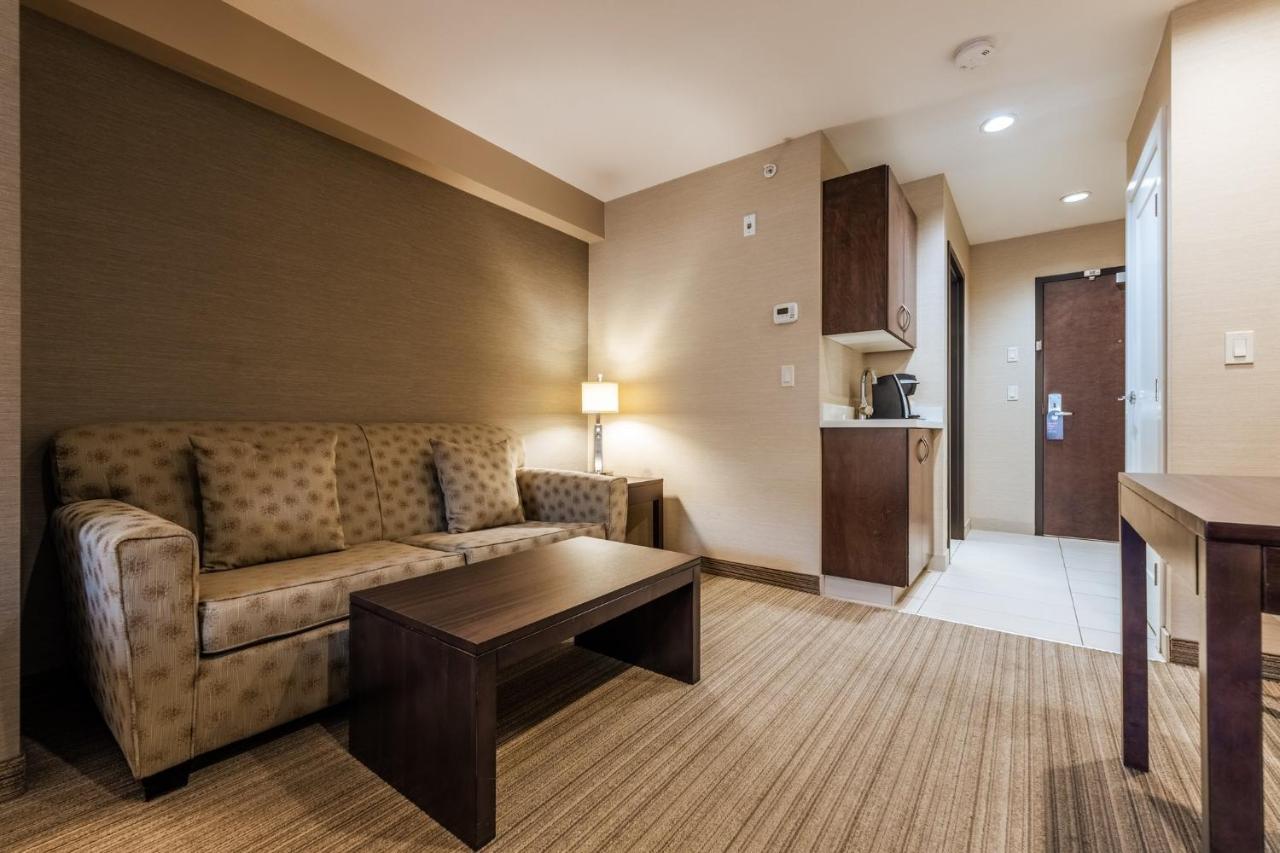 Holiday Inn Express Golden-Kicking Horse By Ihg מראה חיצוני תמונה