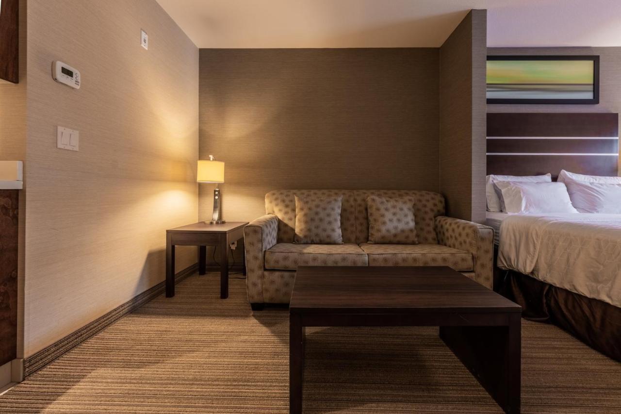 Holiday Inn Express Golden-Kicking Horse By Ihg מראה חיצוני תמונה