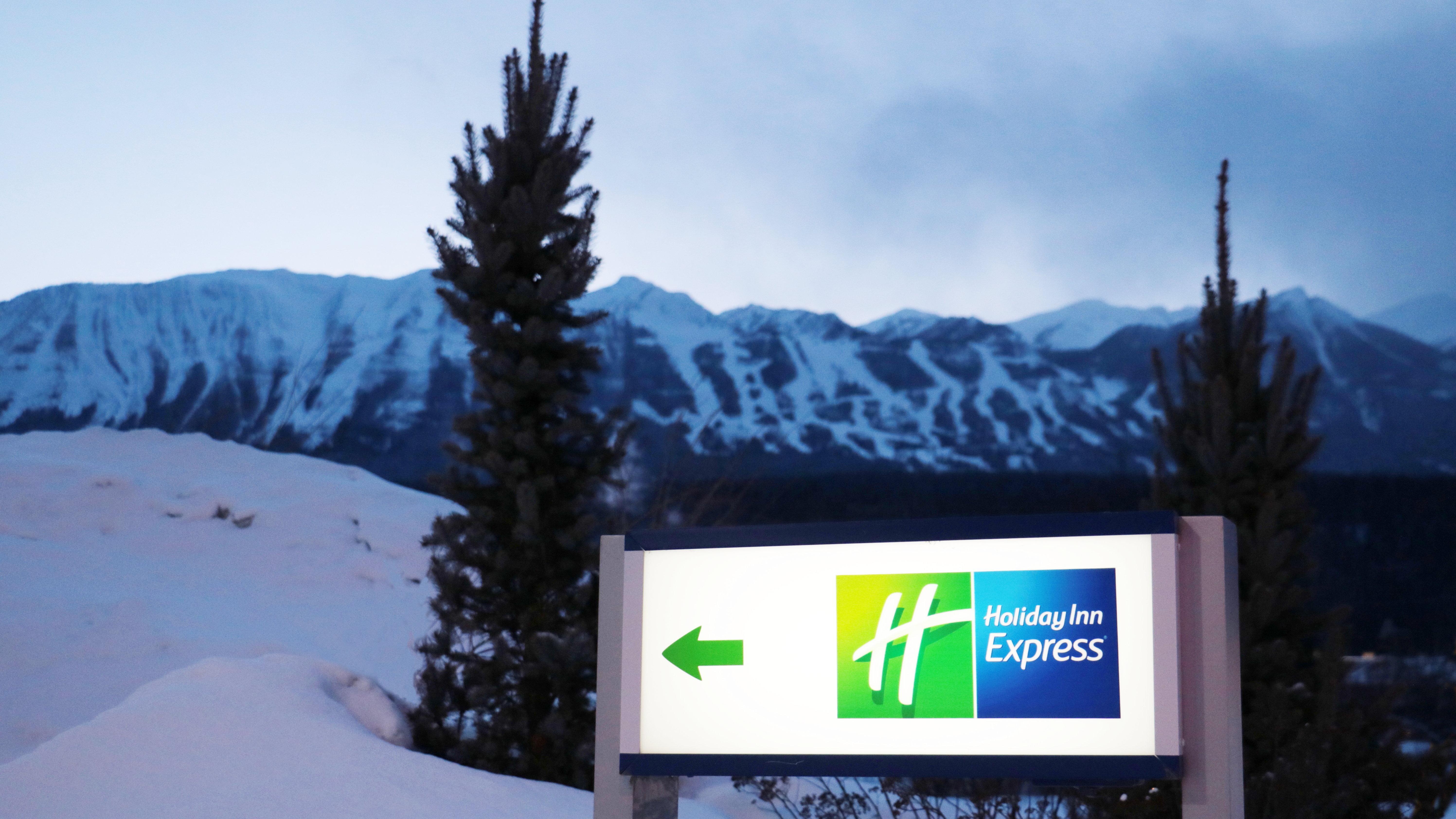 Holiday Inn Express Golden-Kicking Horse By Ihg מראה חיצוני תמונה