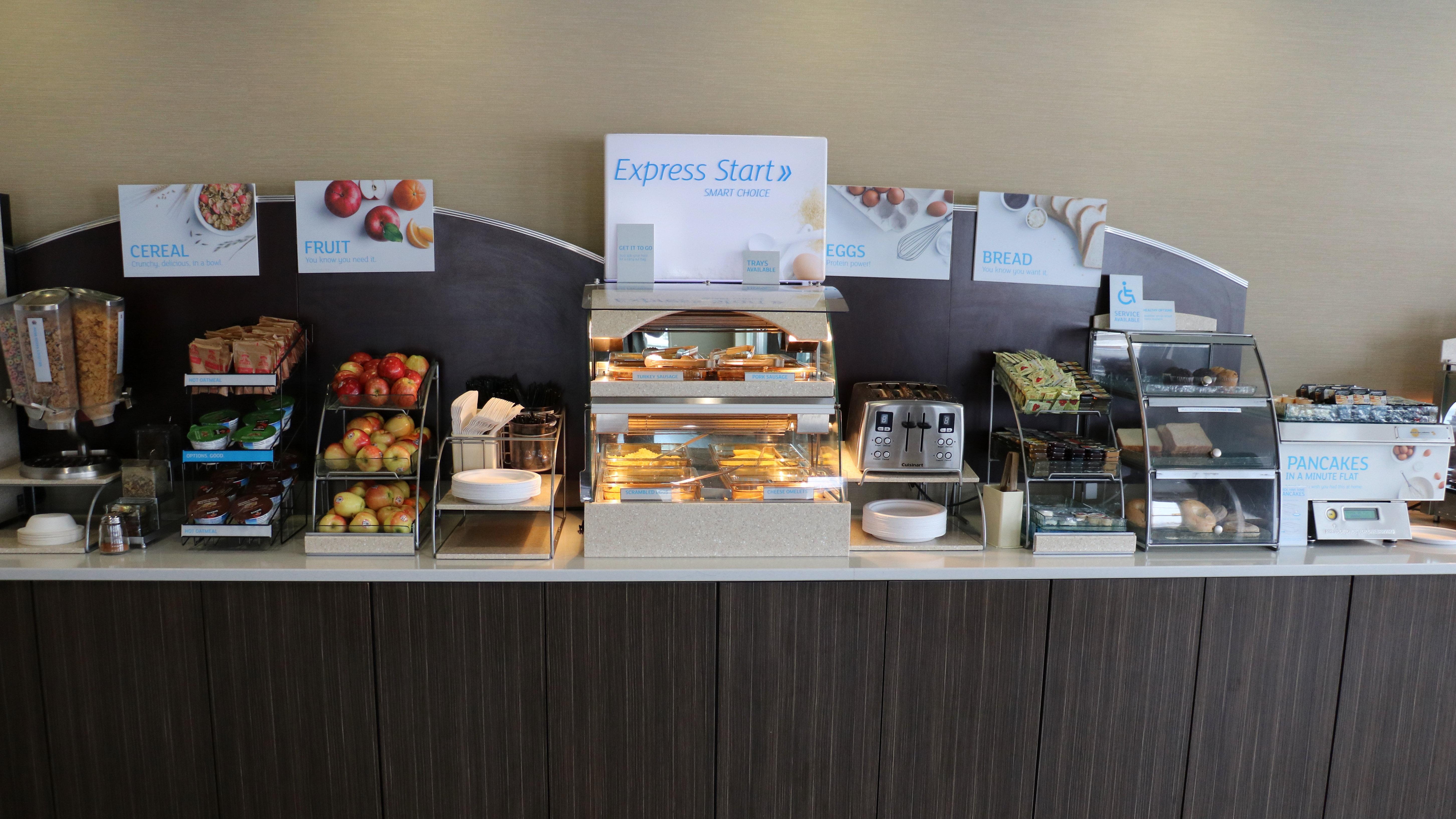 Holiday Inn Express Golden-Kicking Horse By Ihg מראה חיצוני תמונה