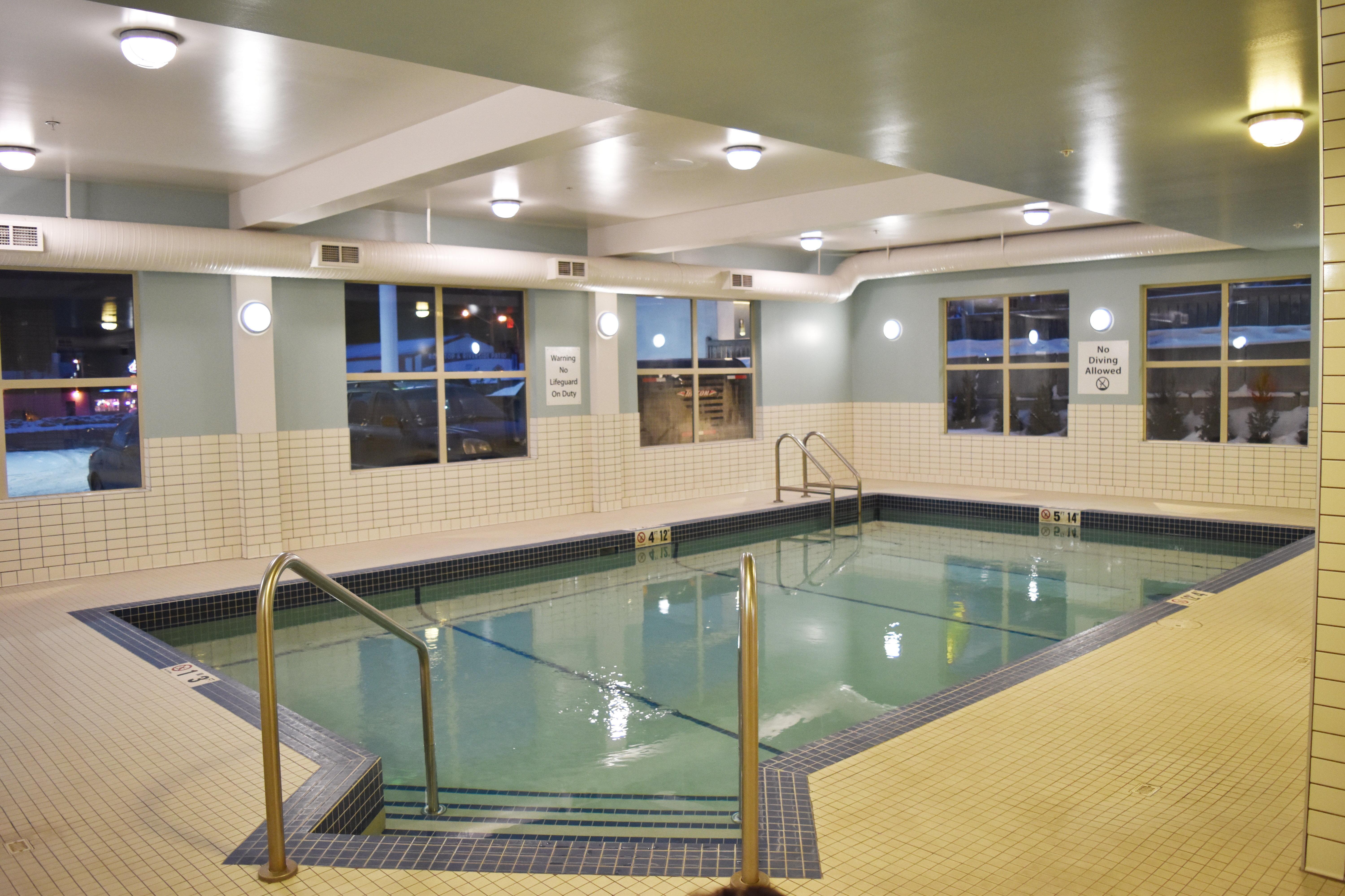 Holiday Inn Express Golden-Kicking Horse By Ihg מראה חיצוני תמונה