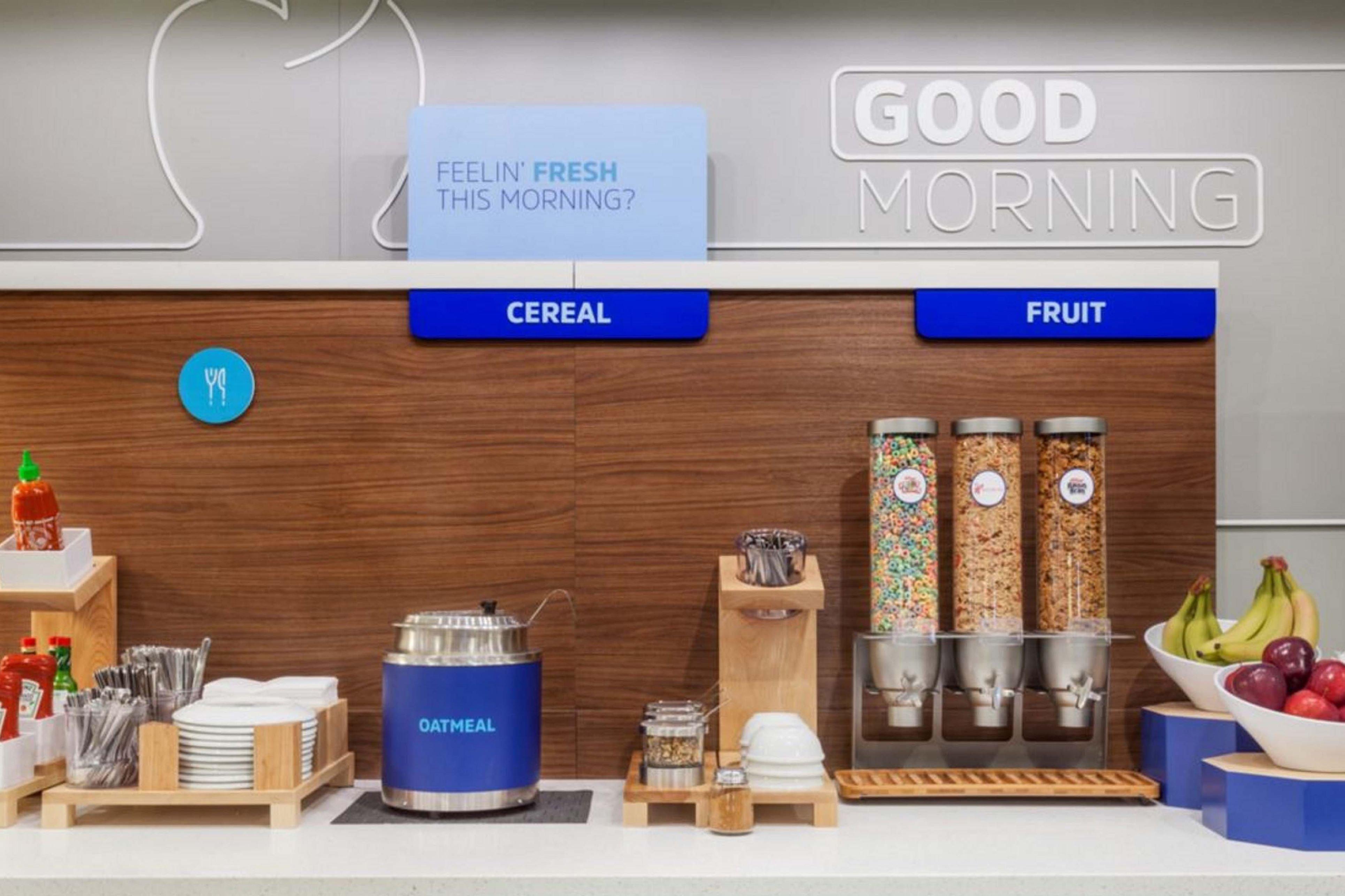 Holiday Inn Express Golden-Kicking Horse By Ihg מראה חיצוני תמונה