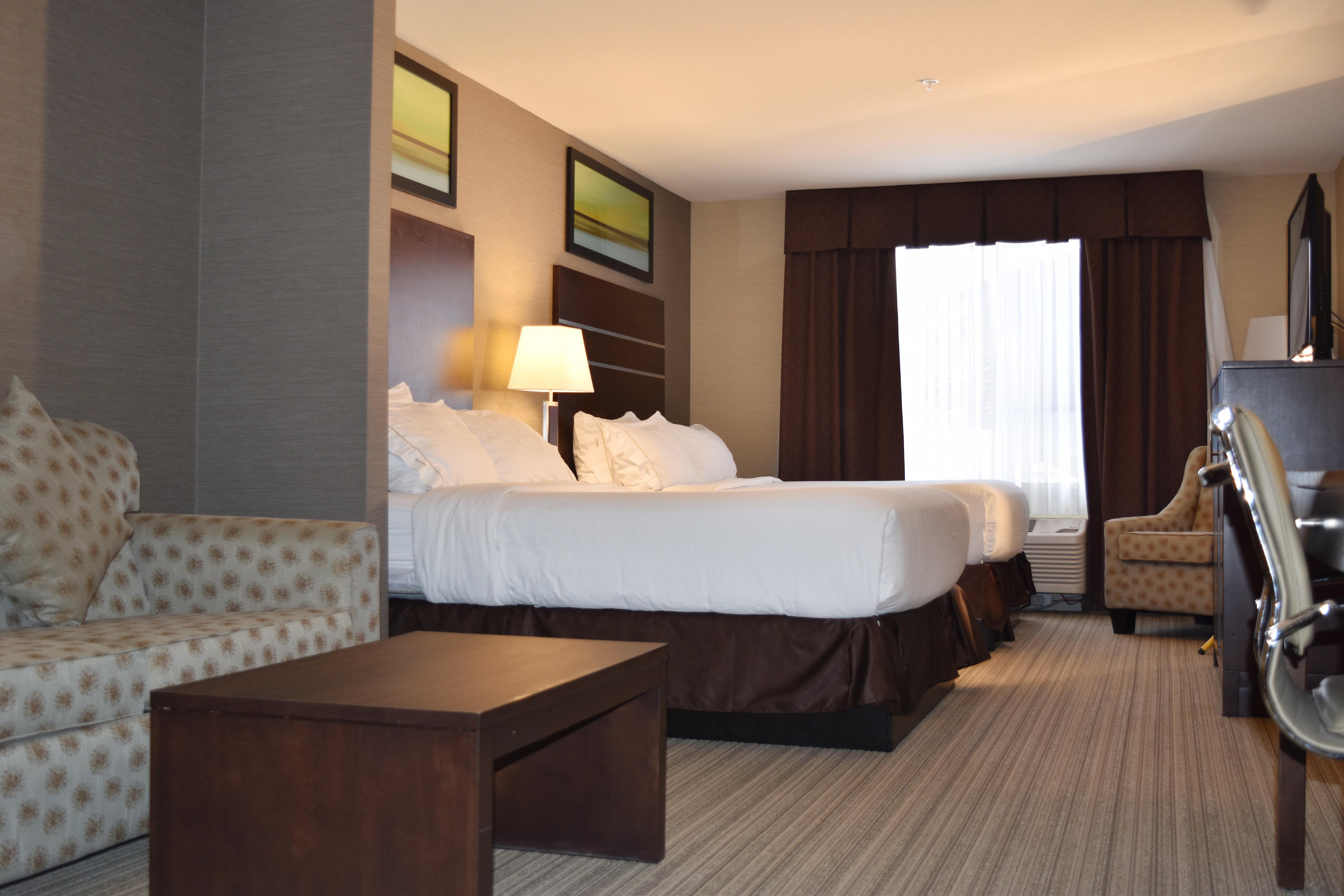 Holiday Inn Express Golden-Kicking Horse By Ihg מראה חיצוני תמונה