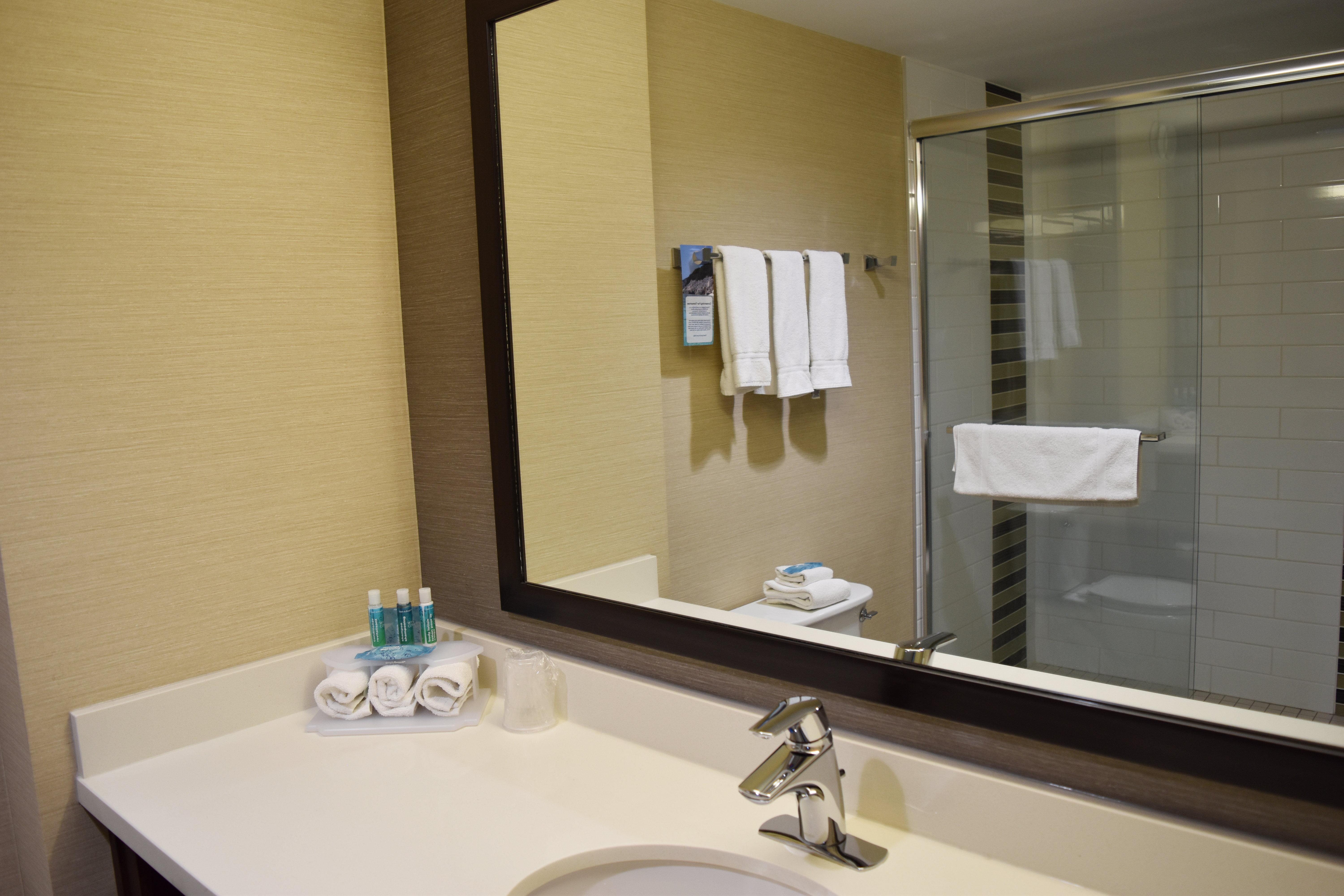 Holiday Inn Express Golden-Kicking Horse By Ihg מראה חיצוני תמונה
