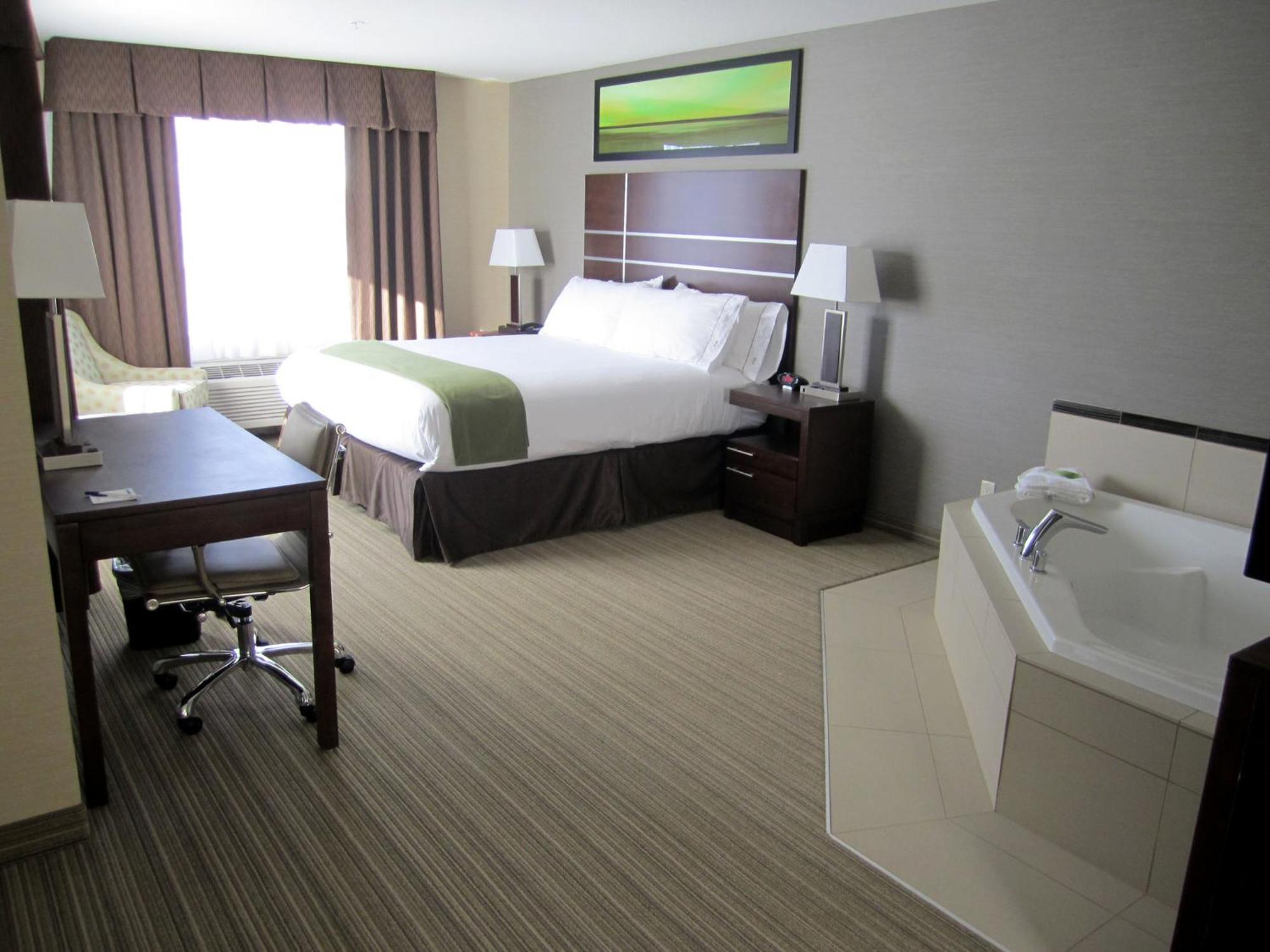 Holiday Inn Express Golden-Kicking Horse By Ihg מראה חיצוני תמונה