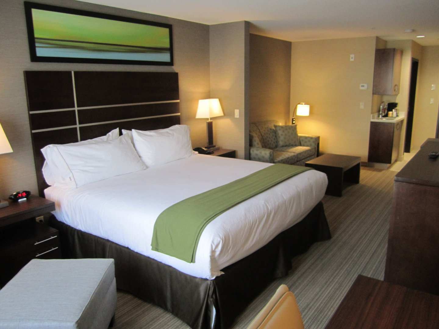 Holiday Inn Express Golden-Kicking Horse By Ihg מראה חיצוני תמונה